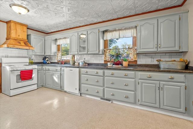 132 Desoto Avenue, Waterloo, IA 50701
