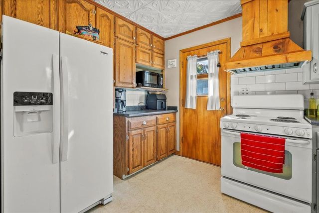 132 Desoto Avenue, Waterloo, IA 50701