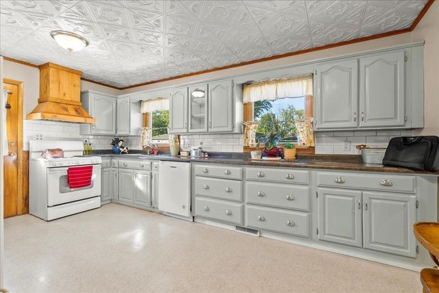 132 Desoto Avenue, Waterloo, IA 50701