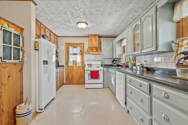 132 Desoto Avenue, Waterloo, IA 50701