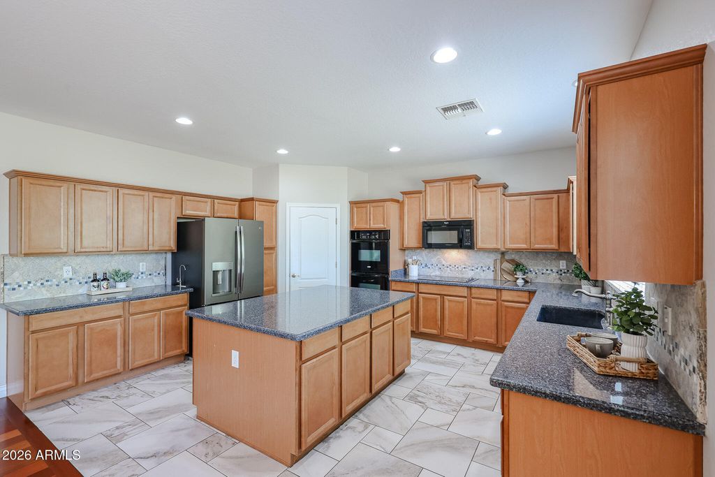 Image 10 of property listing at 2735 N 145TH Avenue, Goodyear, AZ 85395