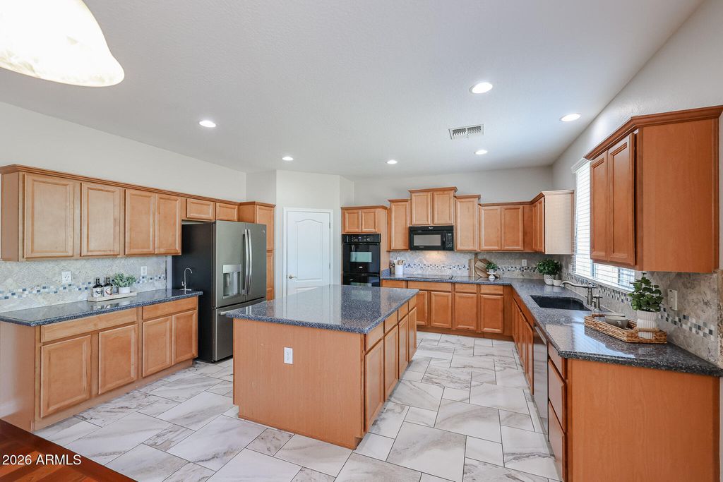 Image 11 of property listing at 2735 N 145TH Avenue, Goodyear, AZ 85395