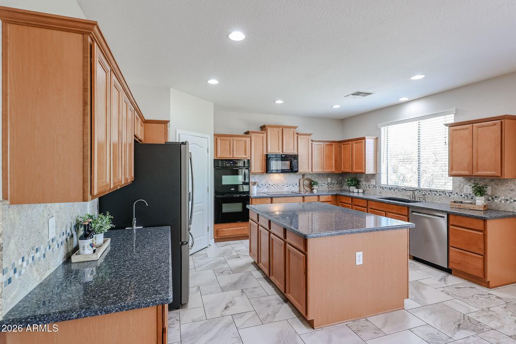 Image 13 of property listing at 2735 N 145TH Avenue, Goodyear, AZ 85395