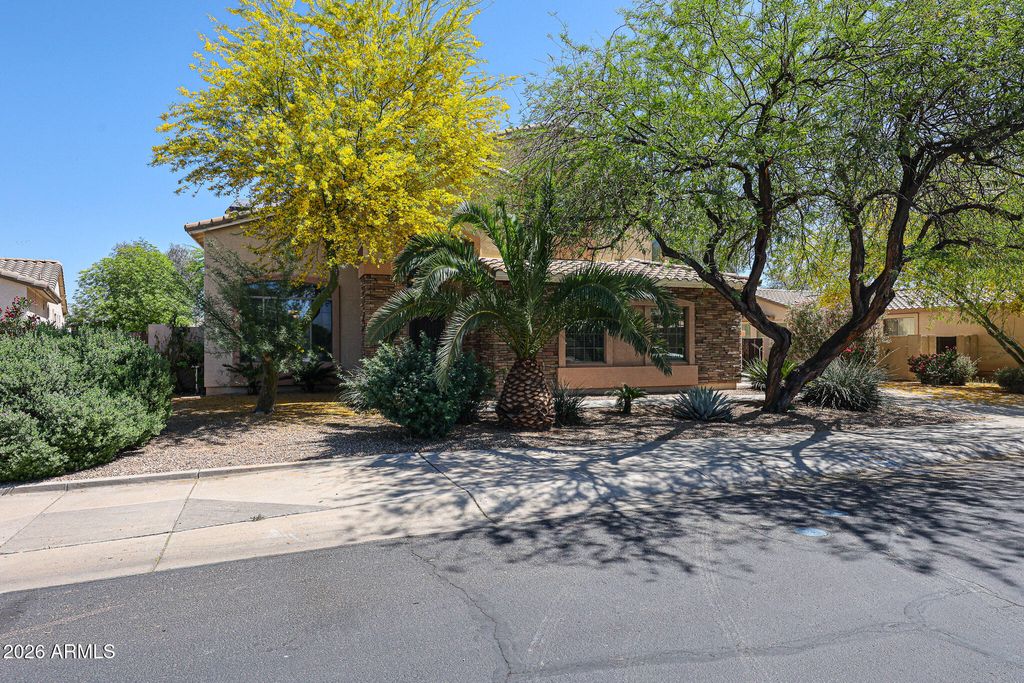 Image 3 of property listing at 2735 N 145TH Avenue, Goodyear, AZ 85395