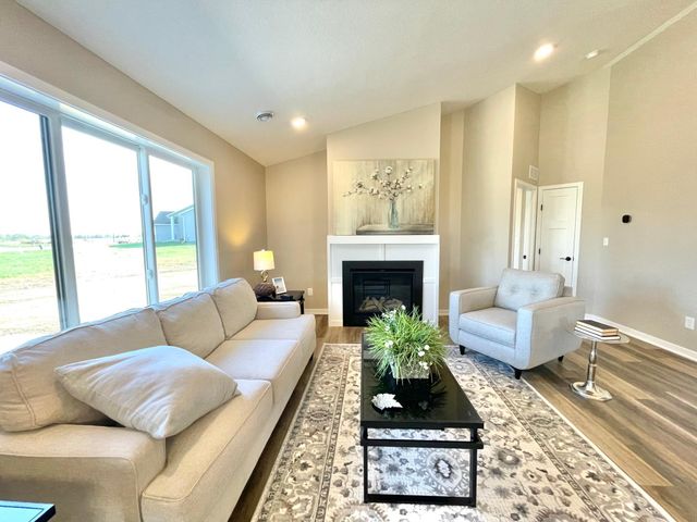 602 9th Street, Wanamingo, MN 55983