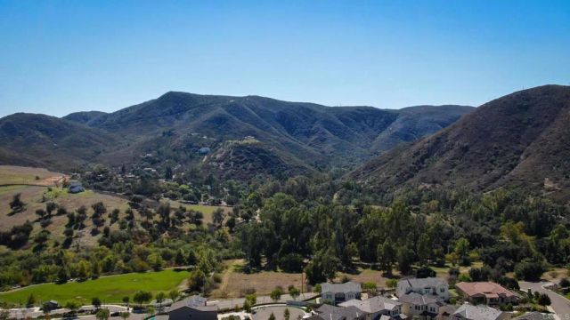 21715 Deer Grass Drive, Escondido, CA 92026