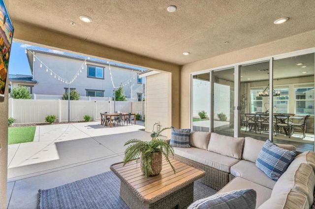 21715 Deer Grass Drive, Escondido, CA 92026