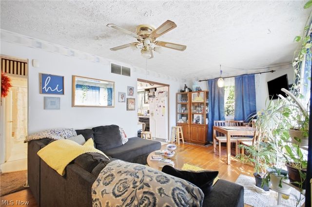 1377 Chippewa Avenue, Akron, OH 44305