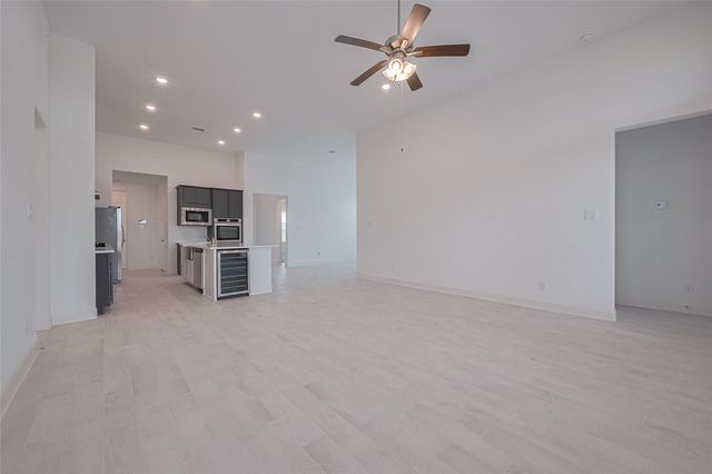 2825 Golden Isle Drive, Texas City, TX 77568