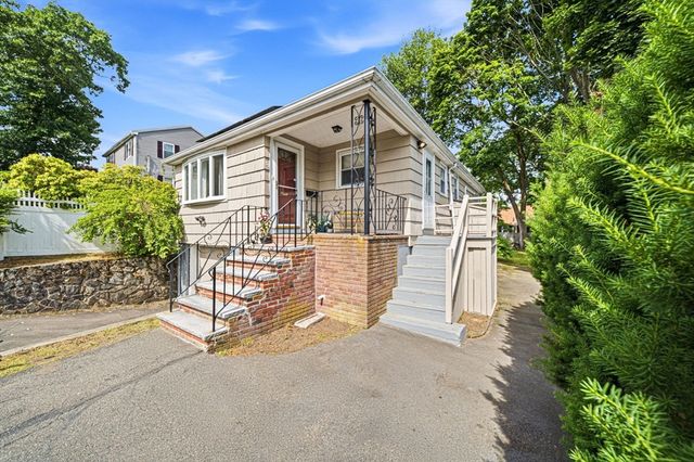 33 Fairchild Ave, Saugus, MA 01906