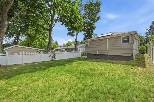 33 Fairchild Ave, Saugus, MA 01906