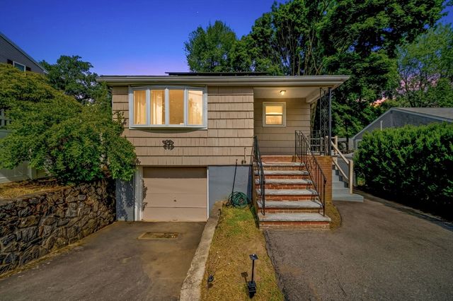 33 Fairchild Ave, Saugus, MA 01906