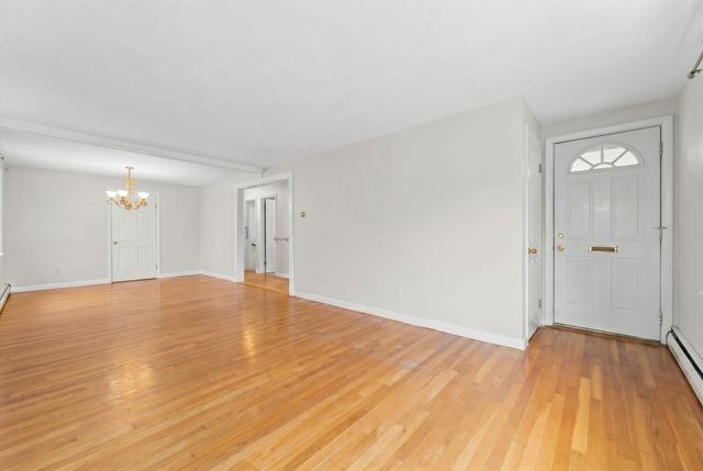 33 Fairchild Ave, Saugus, MA 01906