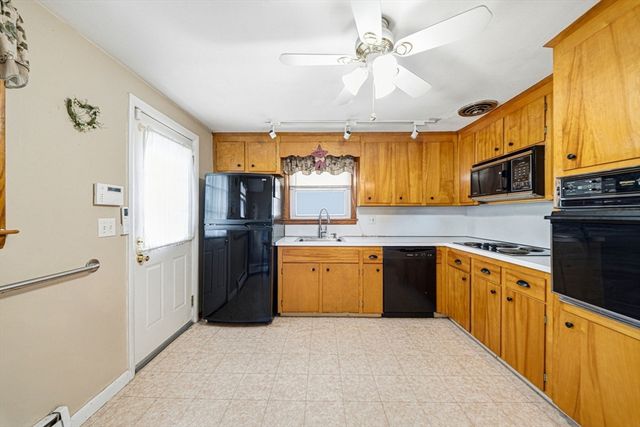 33 Fairchild Ave, Saugus, MA 01906