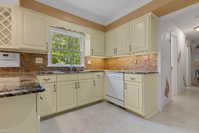 3012 Golden Hind RD, Chesapeake, VA 23321