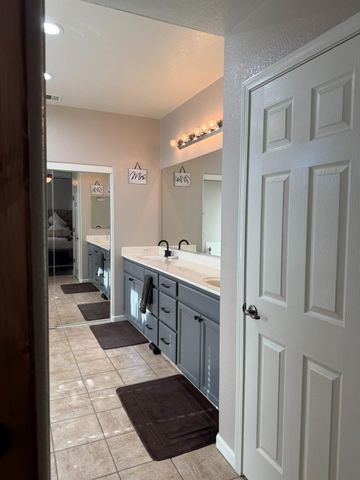5209 Sire Ct, Riverbank, CA 95367