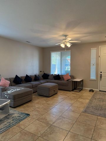 5209 Sire Ct, Riverbank, CA 95367