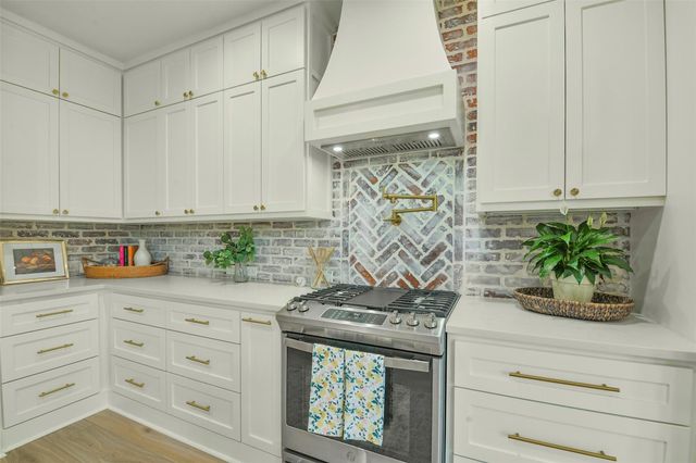 38 Hallmark Drive, Conroe, TX 77304