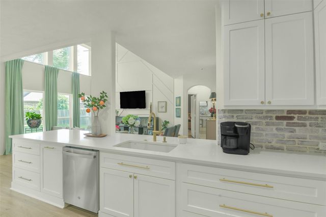 38 Hallmark Drive, Conroe, TX 77304