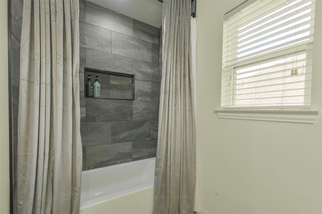 38 Hallmark Drive, Conroe, TX 77304