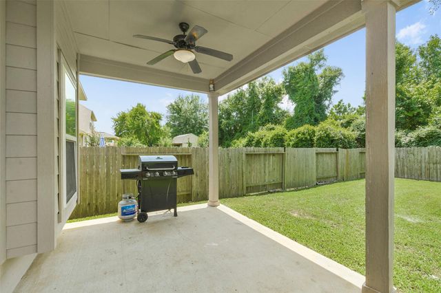 38 Hallmark Drive, Conroe, TX 77304