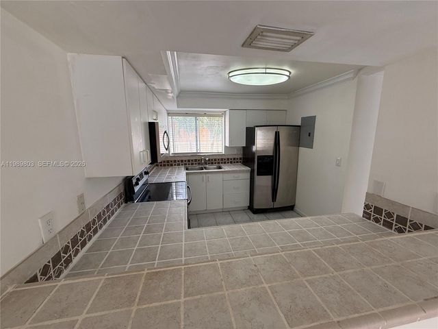 14905 SW 80th St 214, Miami, FL 33193