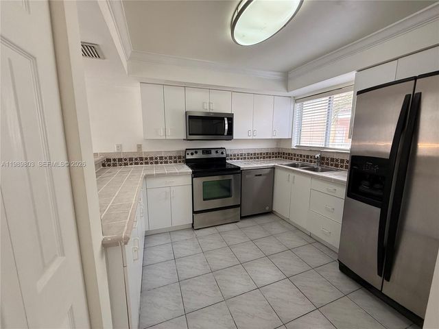 14905 SW 80th St 214, Miami, FL 33193