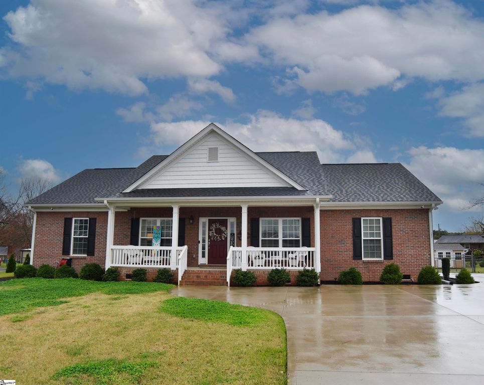 202 Roscoe Drive, Greer, SC 29651
