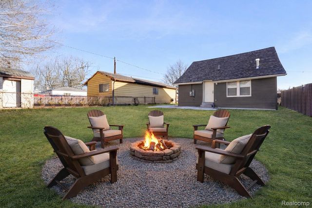 8659 Essex Avenue, Warren, MI 48089