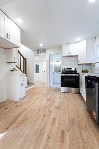 8659 Essex Avenue, Warren, MI 48089