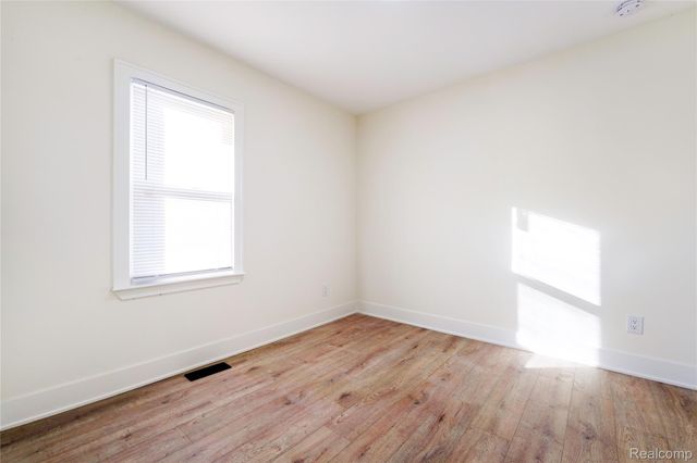 8659 Essex Avenue, Warren, MI 48089