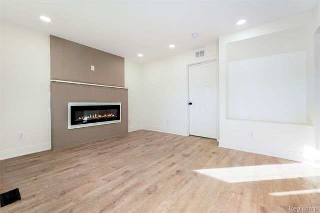 8659 Essex Avenue, Warren, MI 48089