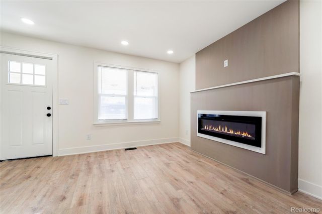 8659 Essex Avenue, Warren, MI 48089