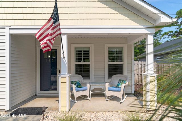 123 NE 15th Street, Oak Island, NC 28465