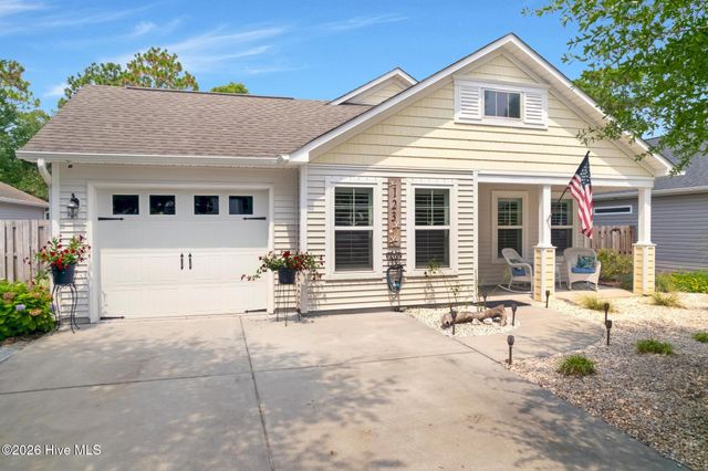 123 NE 15th Street, Oak Island, NC 28465