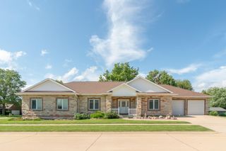 924 Elmridge Drive, Cedar Falls, IA 50613