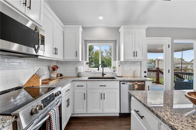 602 Wright Street, Pleasant Hill, MO 64080