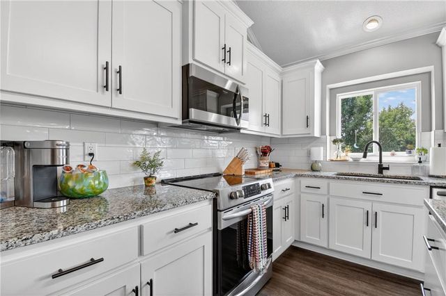 602 Wright Street, Pleasant Hill, MO 64080