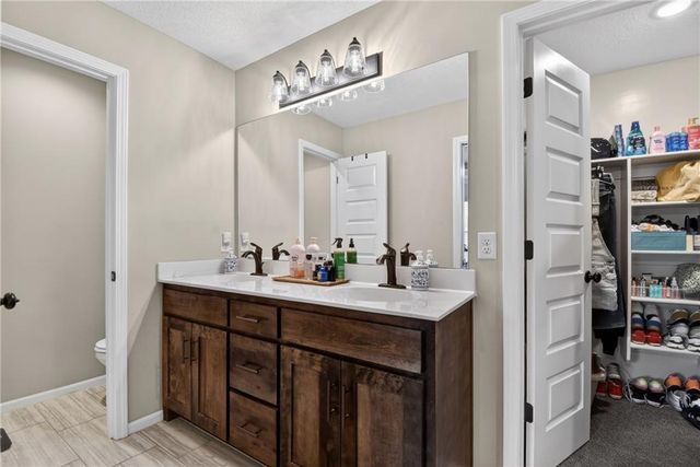 602 Wright Street, Pleasant Hill, MO 64080