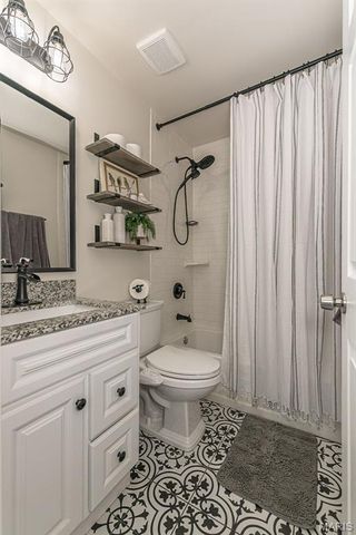 32 Oak Knoll Drive, St Peters, MO 63376