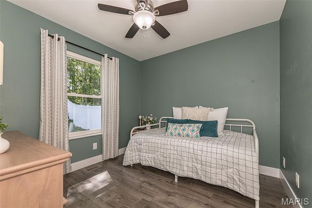 32 Oak Knoll Drive, St Peters, MO 63376