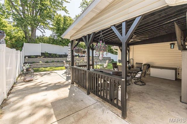 32 Oak Knoll Drive, St Peters, MO 63376