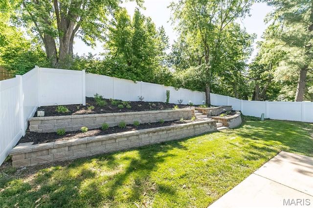 32 Oak Knoll Drive, St Peters, MO 63376