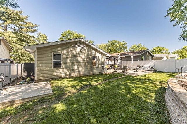 32 Oak Knoll Drive, St Peters, MO 63376