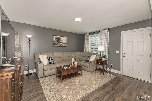 32 Oak Knoll Drive, St Peters, MO 63376