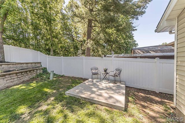 32 Oak Knoll Drive, St Peters, MO 63376