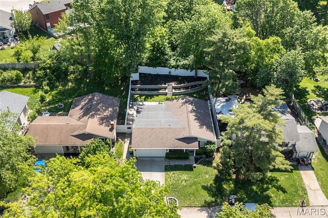 32 Oak Knoll Drive, St Peters, MO 63376