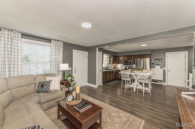 32 Oak Knoll Drive, St Peters, MO 63376