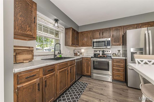 32 Oak Knoll Drive, St Peters, MO 63376