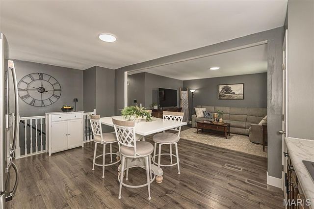 32 Oak Knoll Drive, St Peters, MO 63376